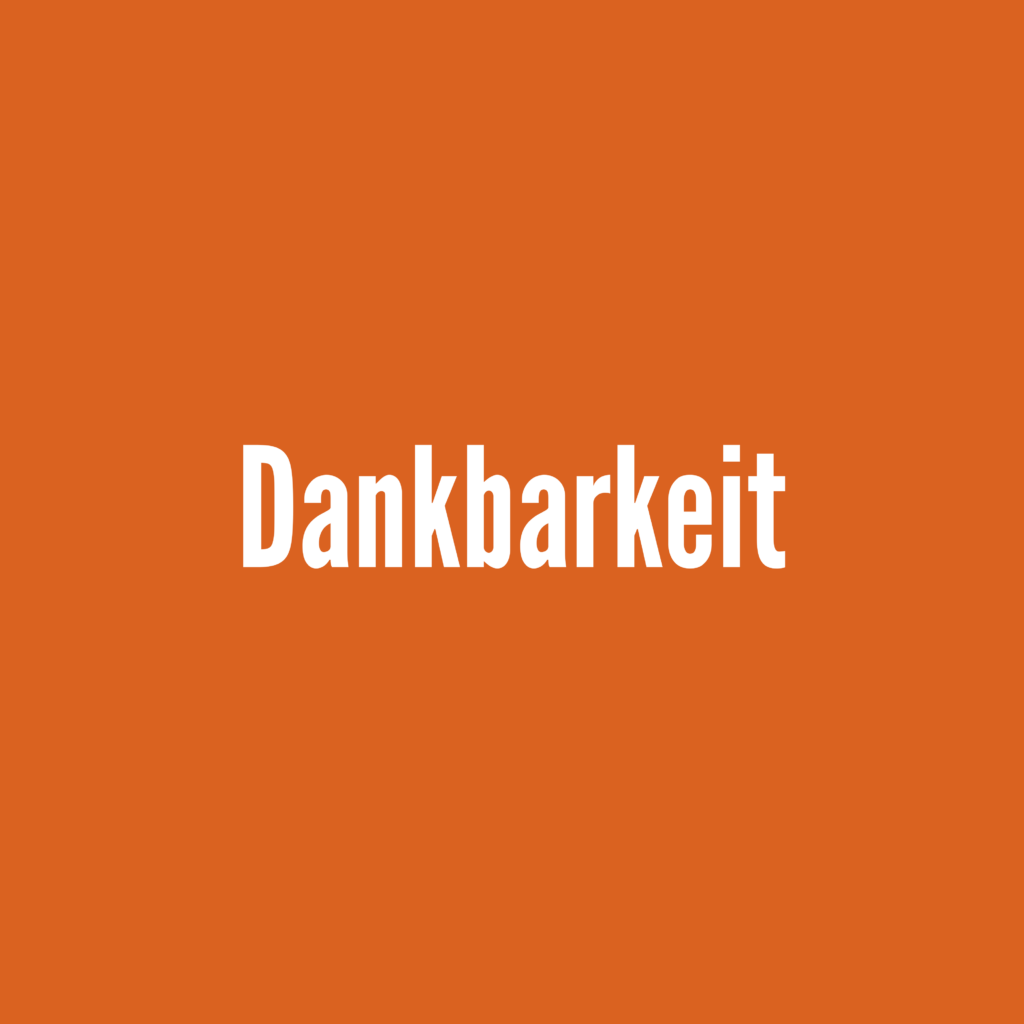 oranger button mit Aufschrift "Dankbarkeit"